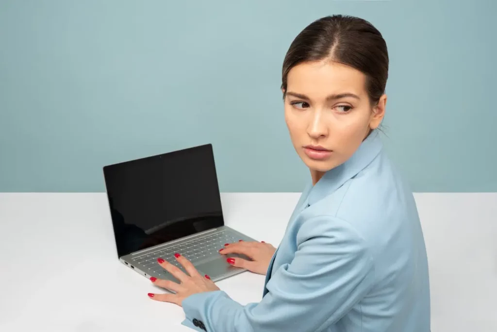 Sprzętowe przyczyny problemu wyłączania się laptopa